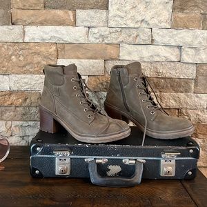 Crown Vintage Boot -Size 9.5 Olive Green